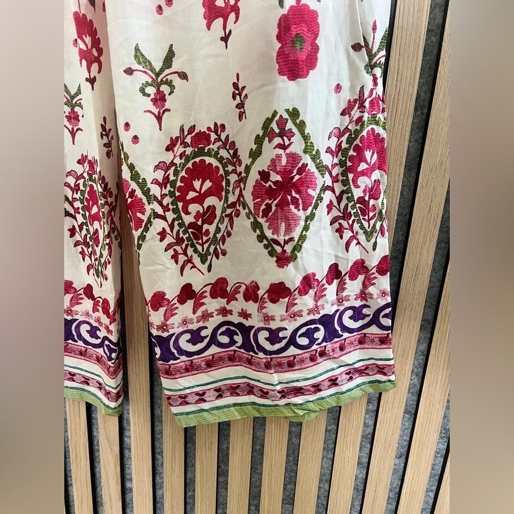 Zara- NWT! Floral Print Wide Leg Pants- XS
100 % Viscose! - Picture 8 of 10
